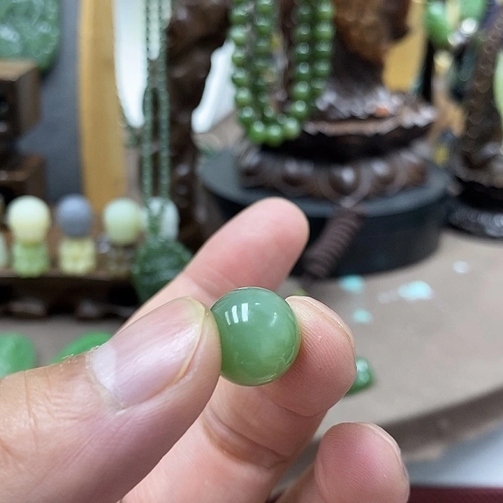 高****和田玉（碧玉）未镶嵌颈饰