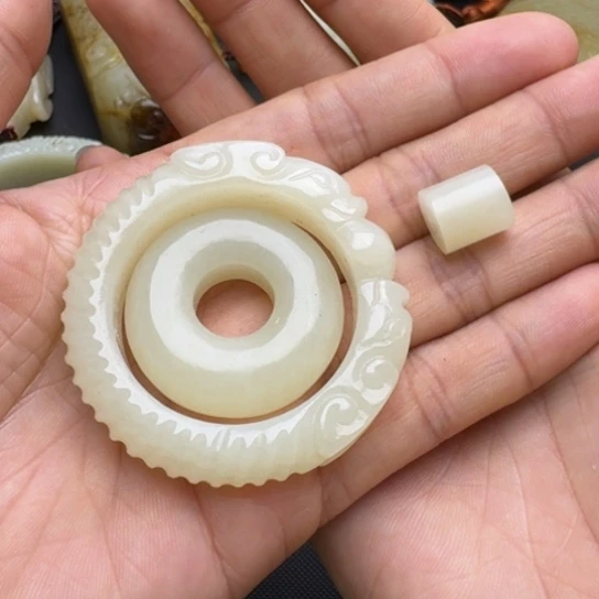 和田玉挂件未镶嵌小**爸