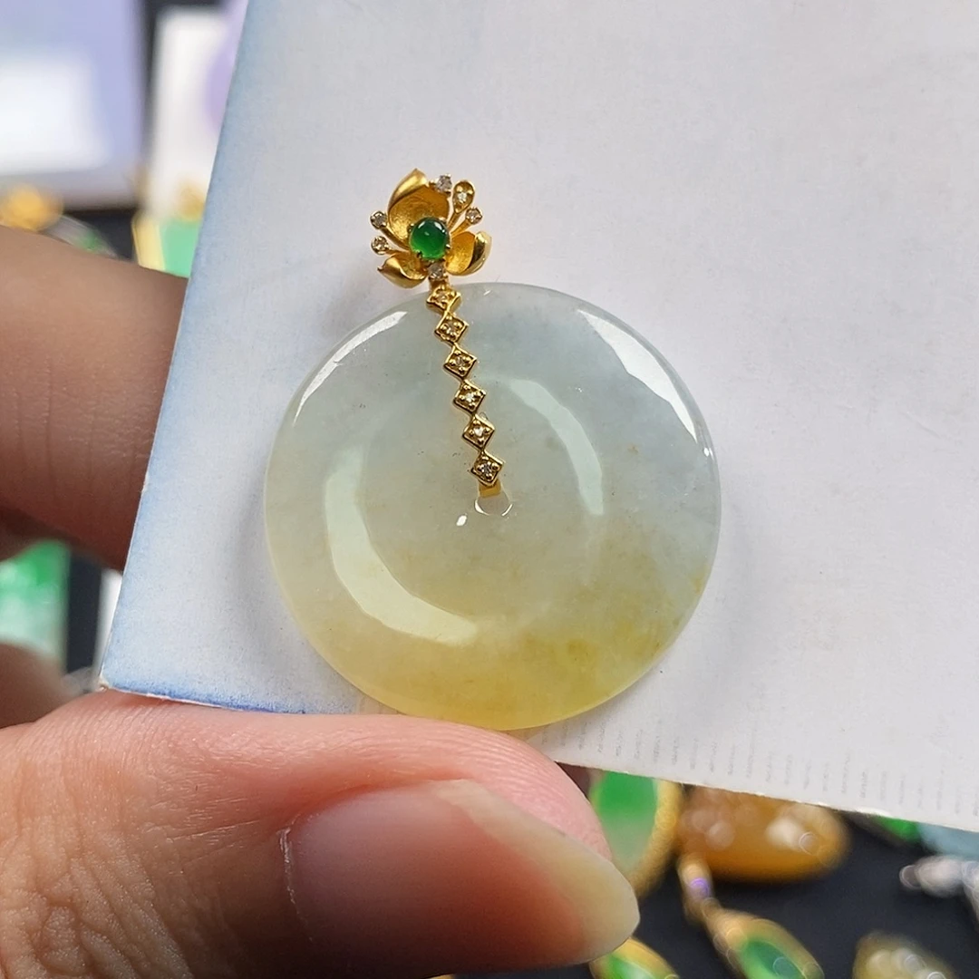 翡翠18K金镶嵌颈饰翡翠