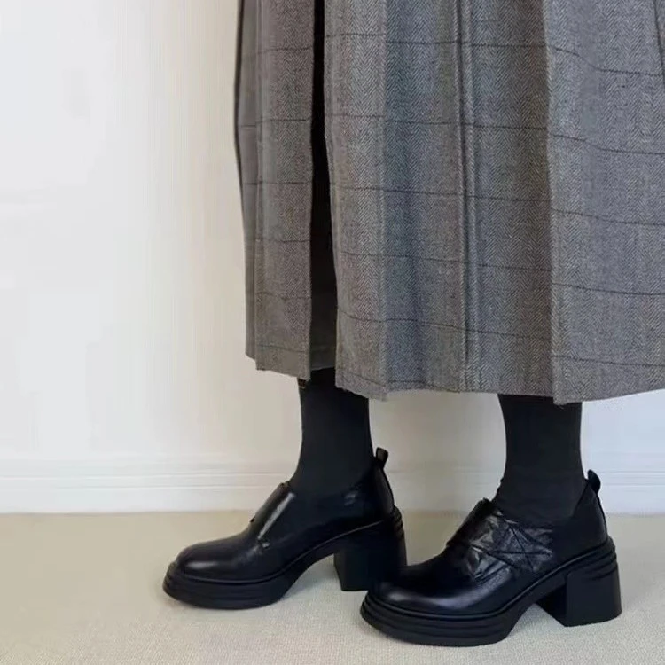 成都风~新款厚底牛皮单鞋女粗跟小皮鞋复古法式高跟魔术贴乐福鞋