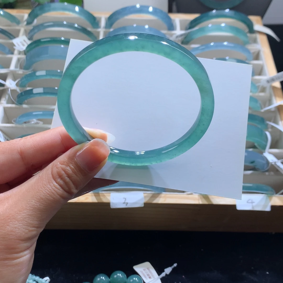 小***琴翡翠未镶嵌手镯冰晴绿