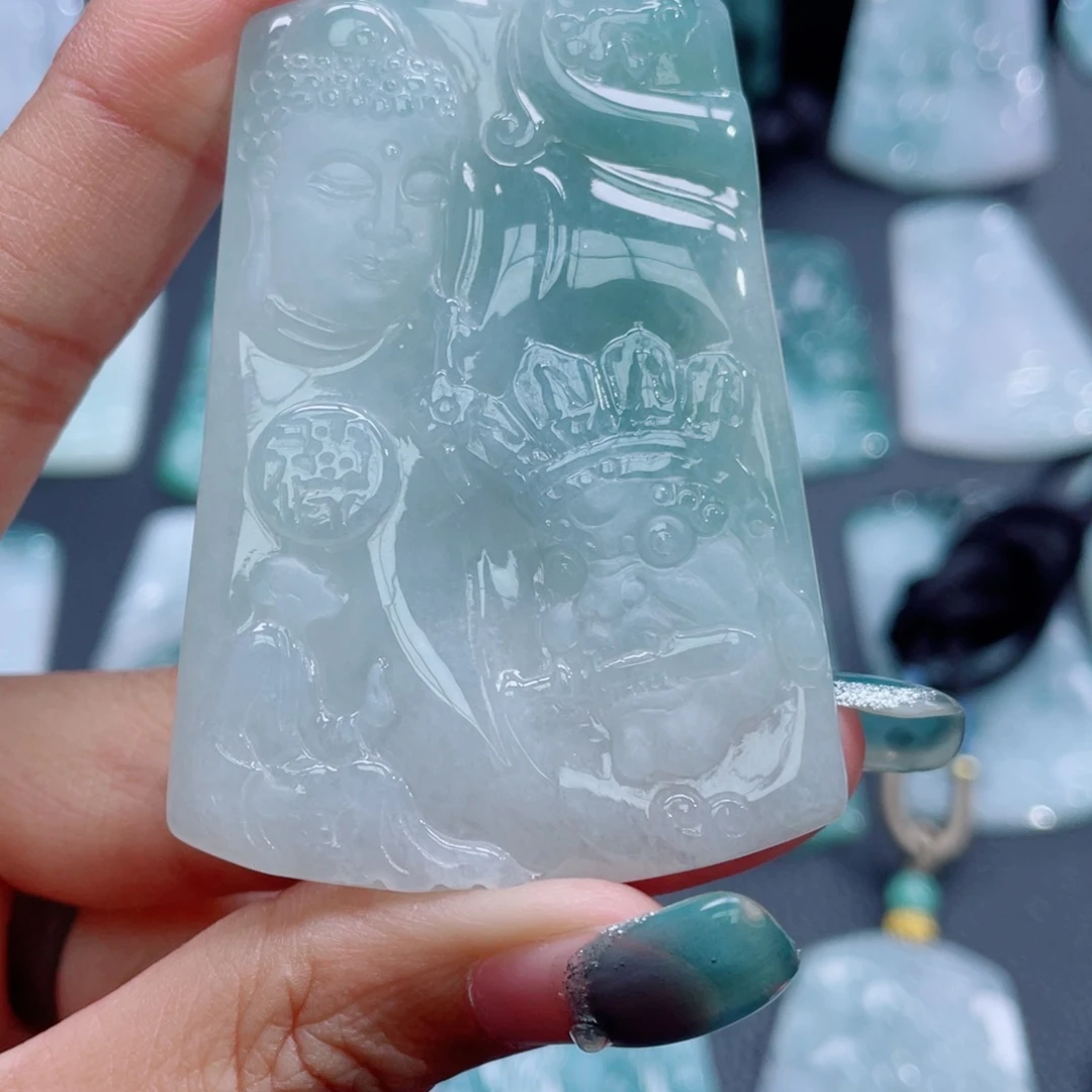 翡翠未镶嵌颈饰一念之间