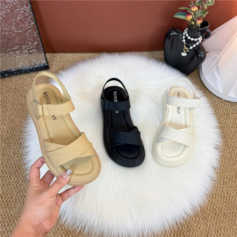 外穿平底凉鞋女夏季2025新款时尚休闲软底轻便配裙显瘦百搭沙滩鞋