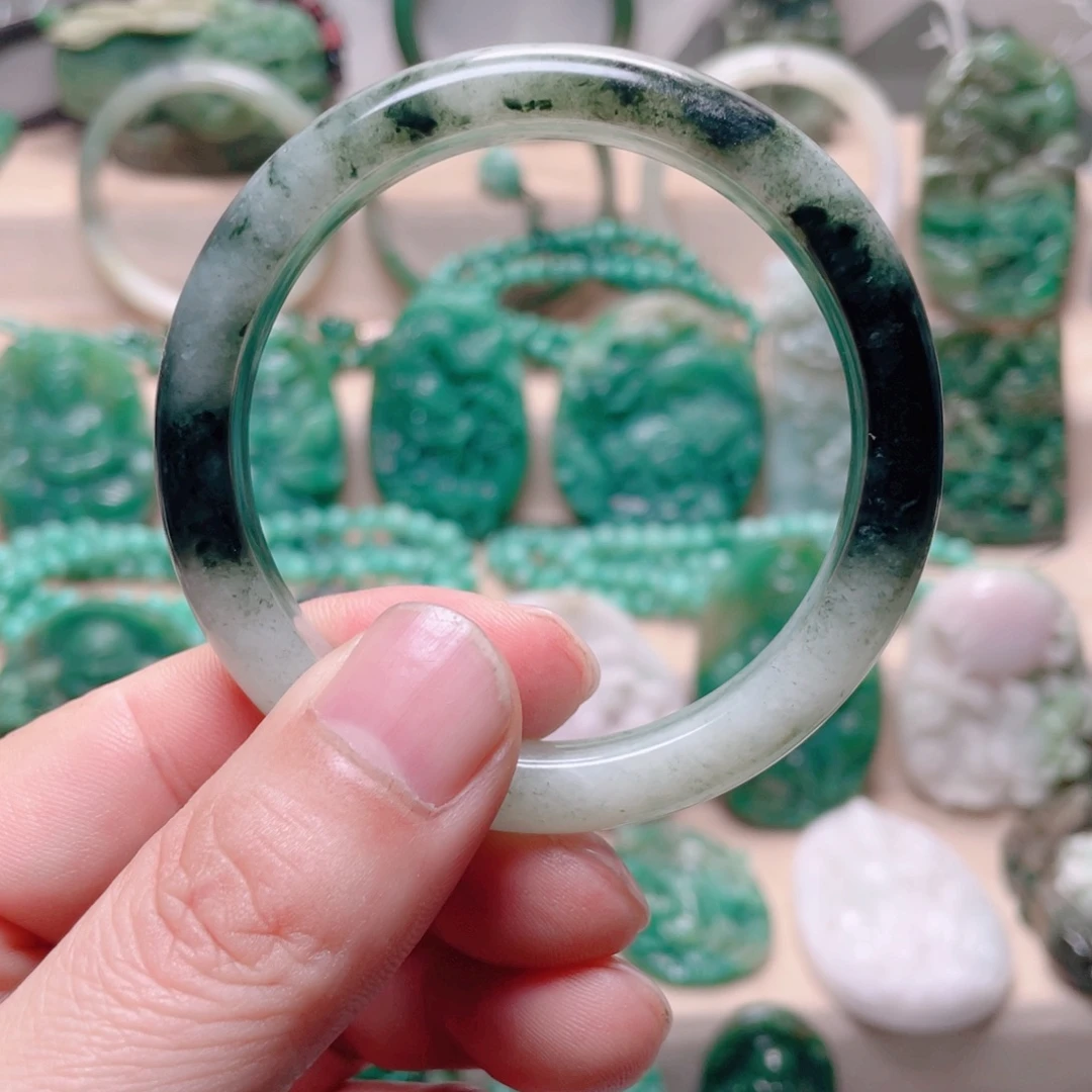 独山玉未镶嵌手镯