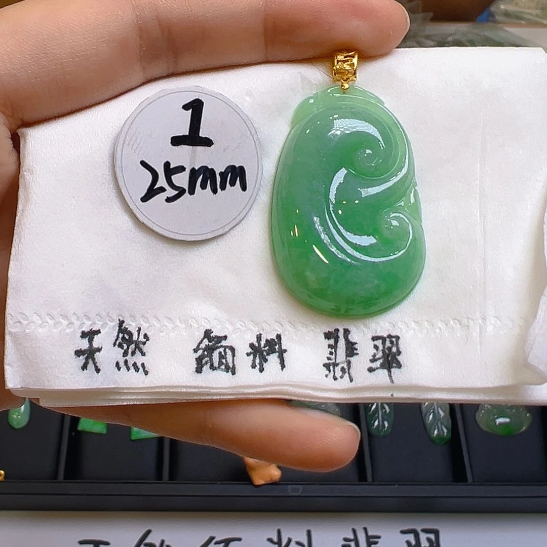 翡翠颈饰18K金镶嵌翡翠