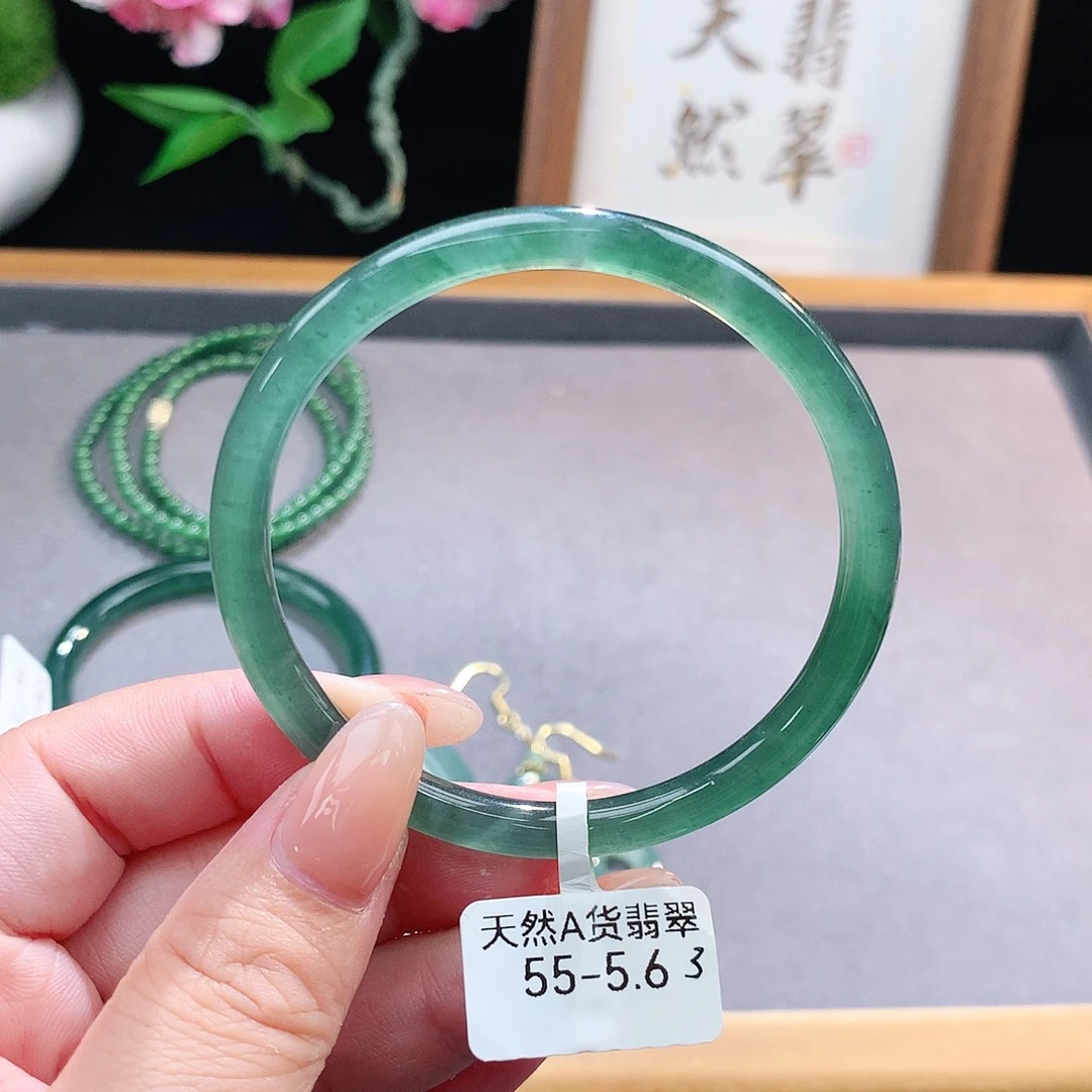未镶嵌手镯（圆镯）翡翠