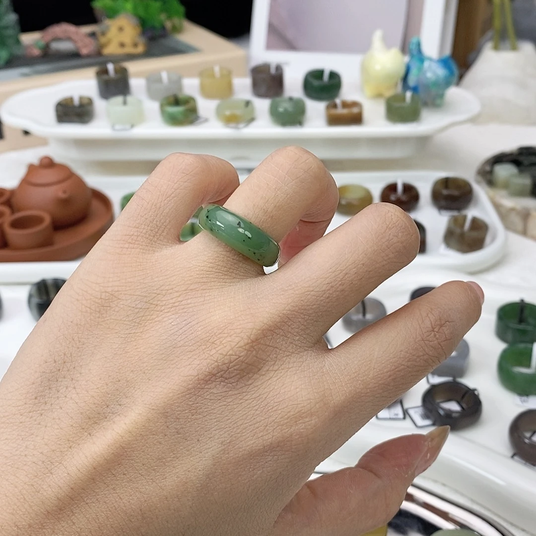 未镶嵌戒指和田玉Q73乌兰海馒头片16.1不退换