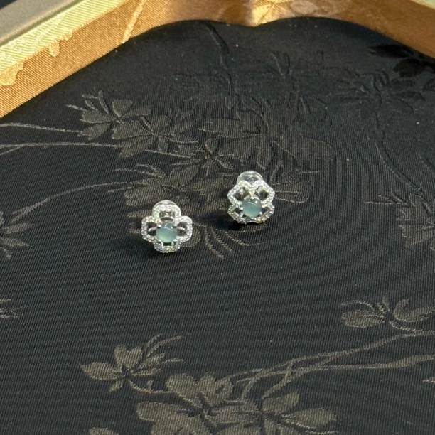 【四叶花】天然A货翡翠蓝水四叶草耳钉FY693