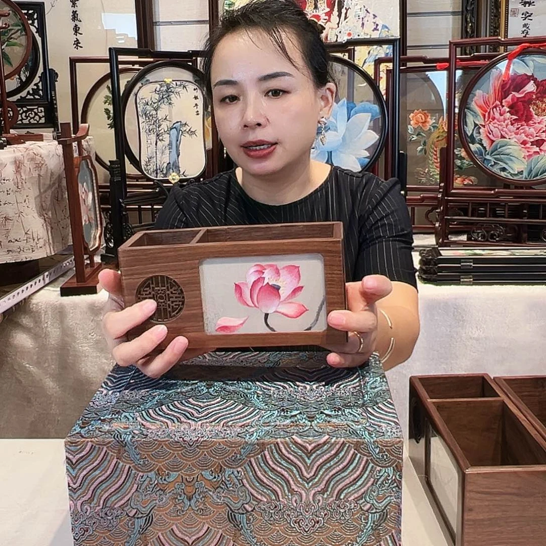 织绣苏绣荷花收纳盒
