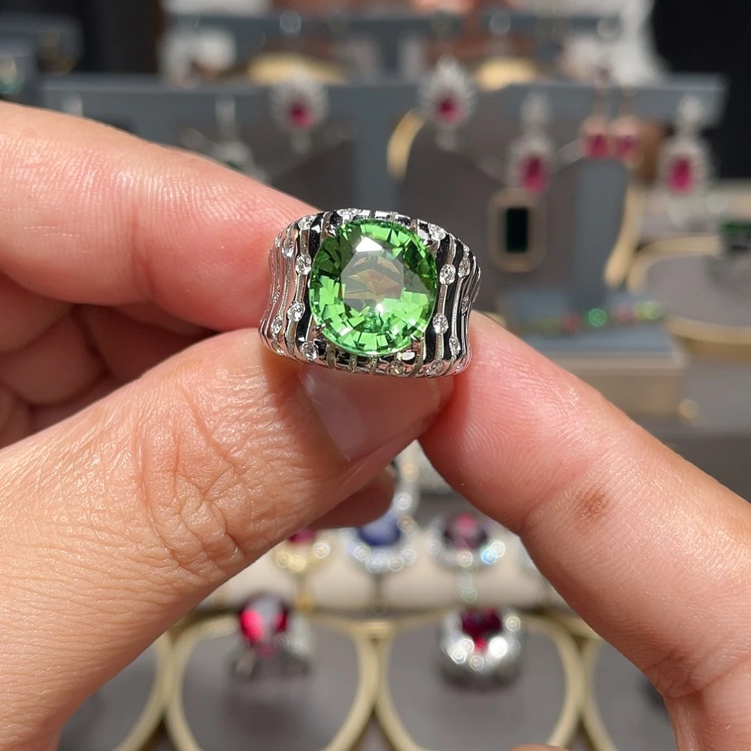 18K金镶嵌碧玺戒指7.38ct