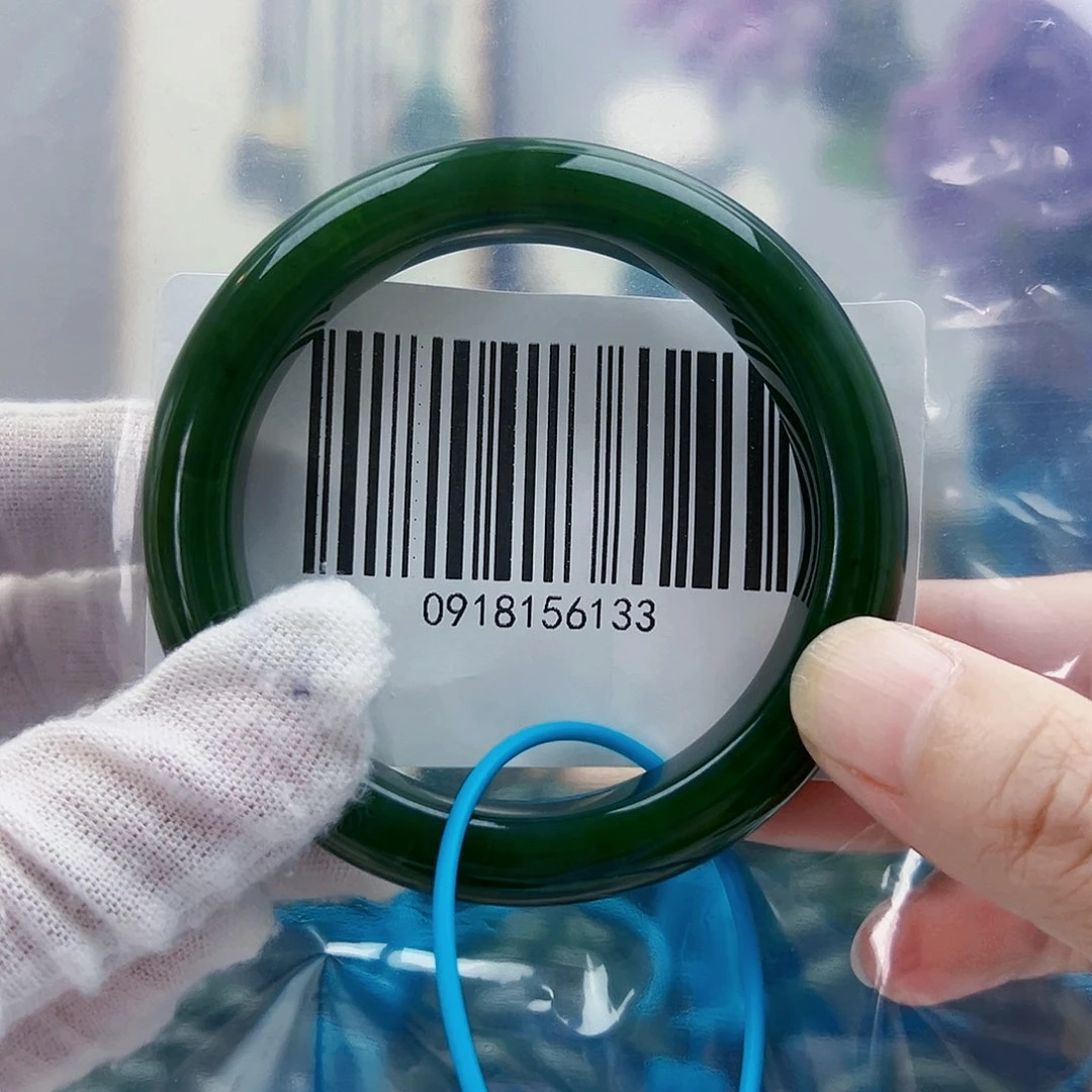 和田玉手镯未镶嵌微瑕56.57