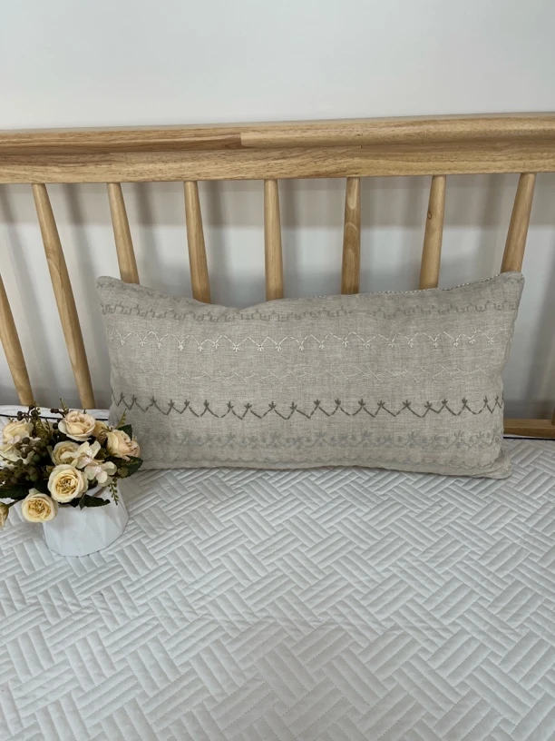 直播间样品刺绣抱枕芯30*60微瑕~T091