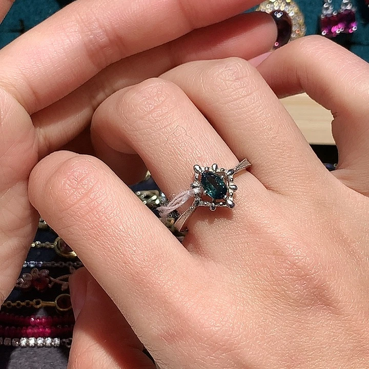 银S925镶嵌蓝宝石戒指