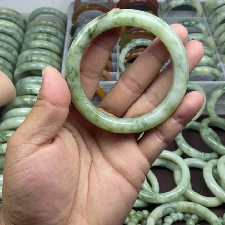 蛇纹石玉手镯未镶嵌琳*?