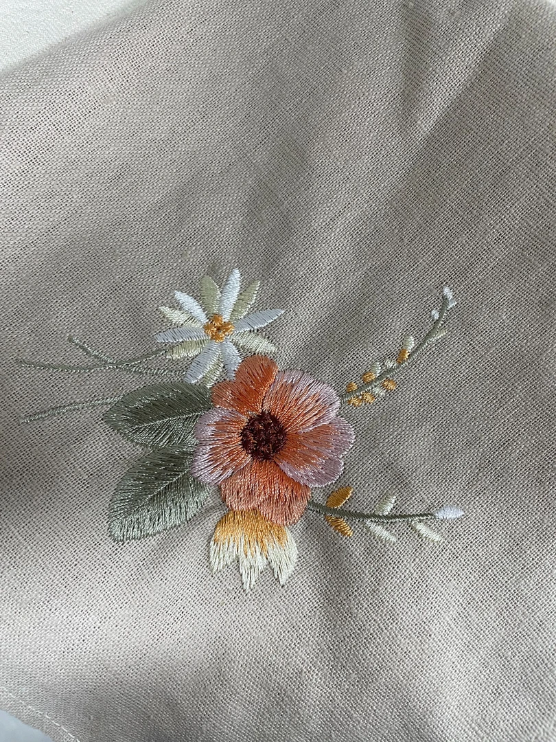 汉麻原麻色刺绣小花方巾40*40