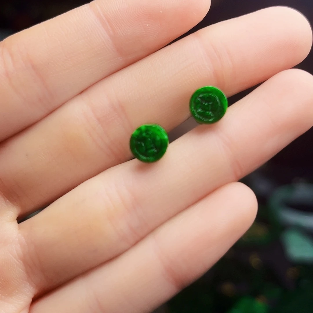 颈饰18K金镶嵌翡翠多样性