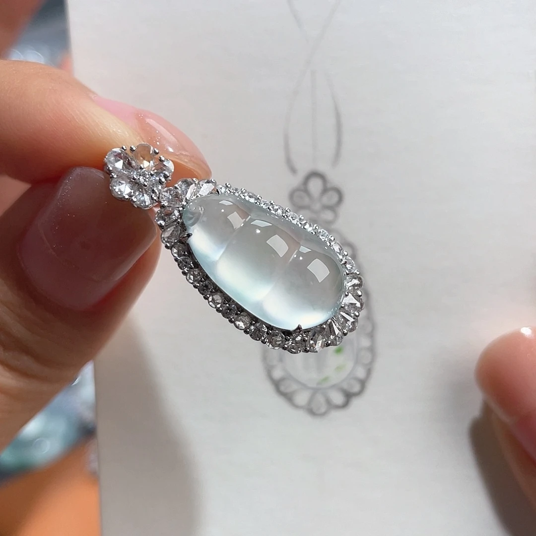 翡翠颈饰18K金镶嵌豆子