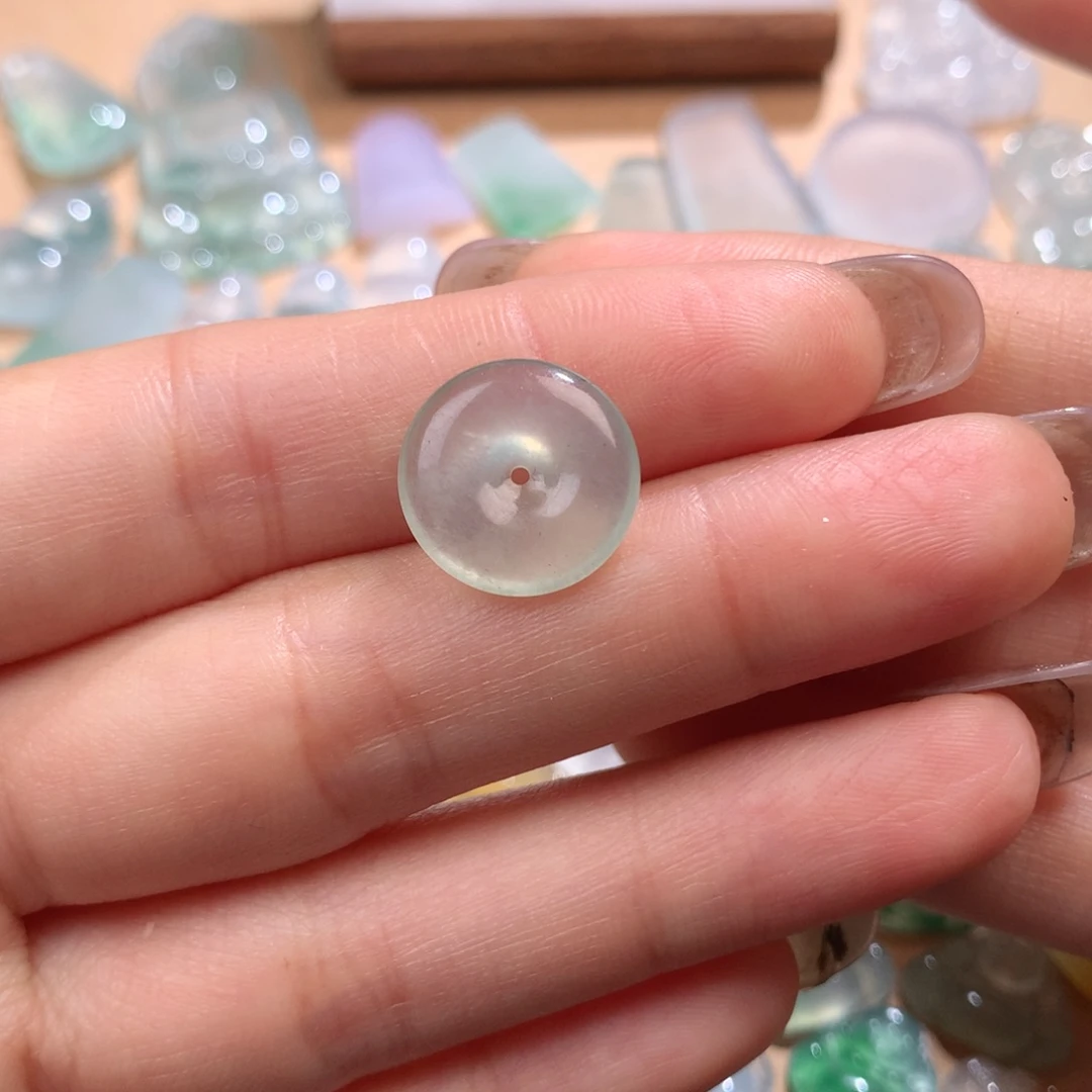 翡翠挂件未镶嵌扣子