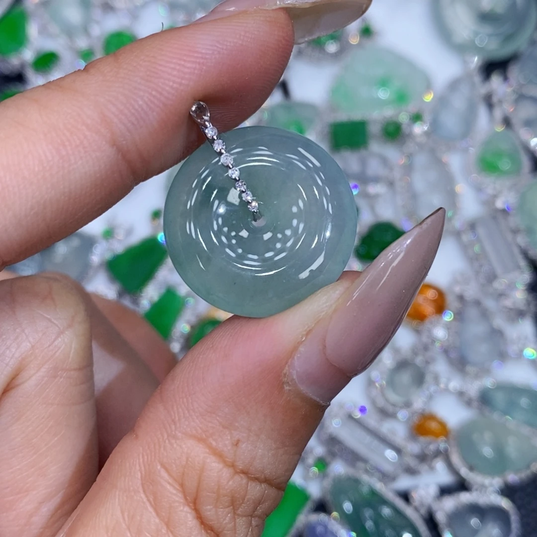 颈饰18K金镶嵌翡翠