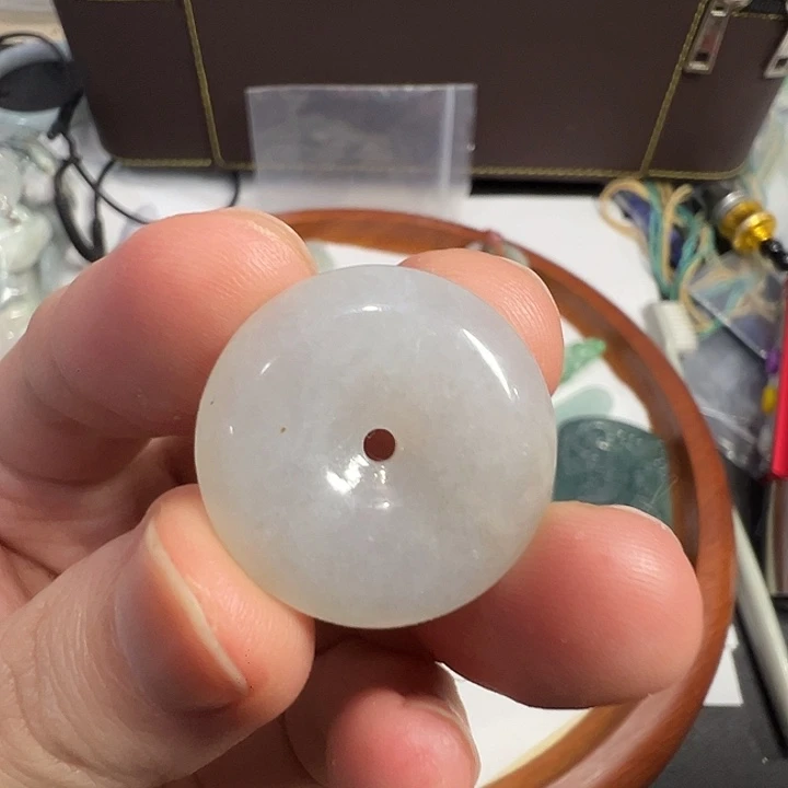 翡翠未镶嵌颈饰平安扣