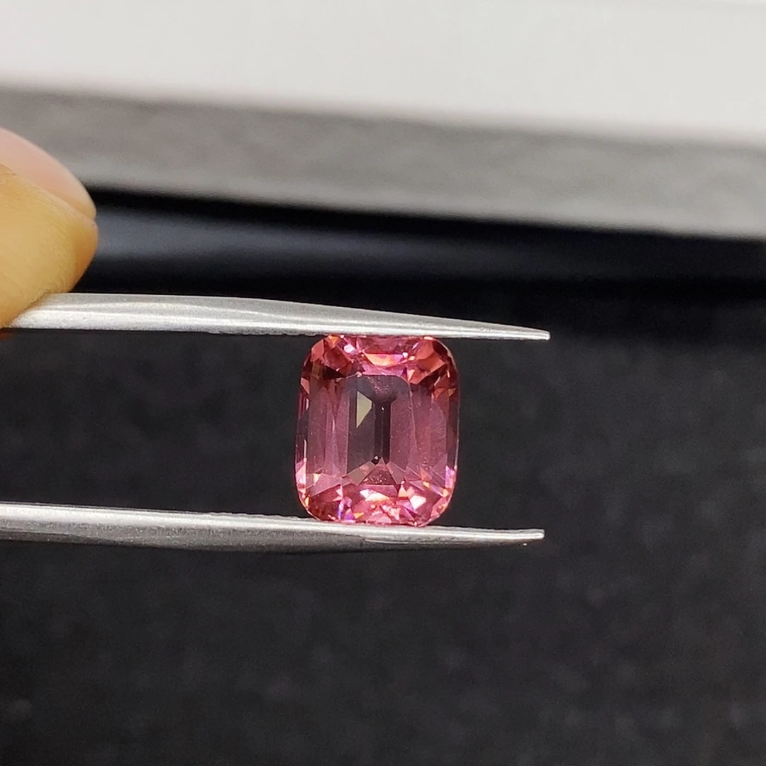 3.41克拉天然全净体满火彩莲花粉碧玺未镶嵌碧玺