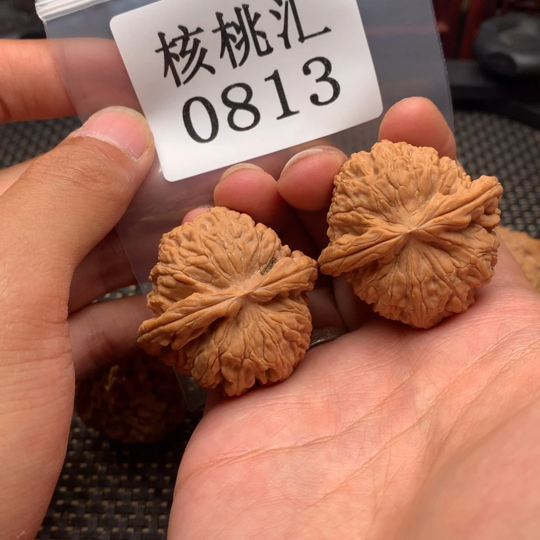 文玩核桃吊坠白狮子41