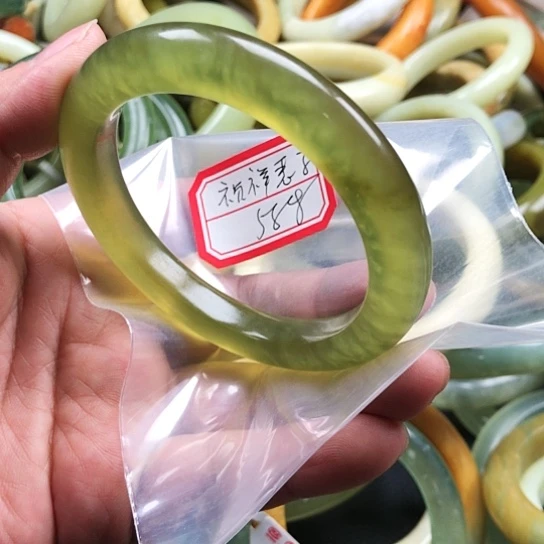 蛇纹石玉手镯未镶嵌祯**子