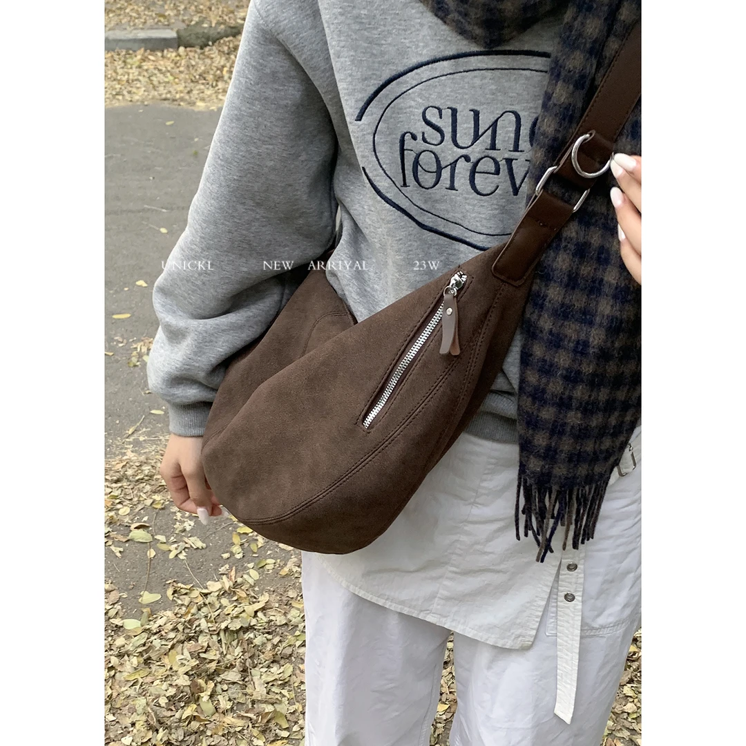 慵懒风韩系斜挎包包女款爆款2025新款秋冬复古饺子包百搭通勤包