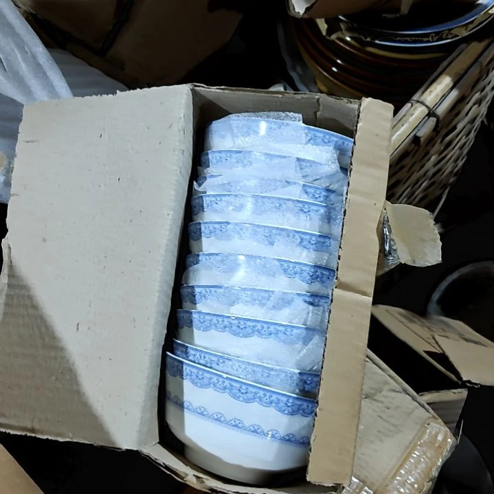 摆件盘子碗茶壶啥都有