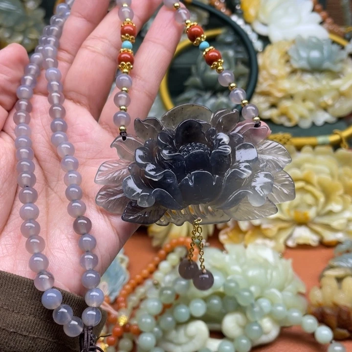 蛇纹石玉吊坠合金