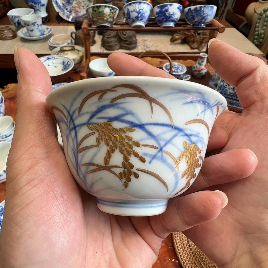 无款麦穗纹青花压手杯