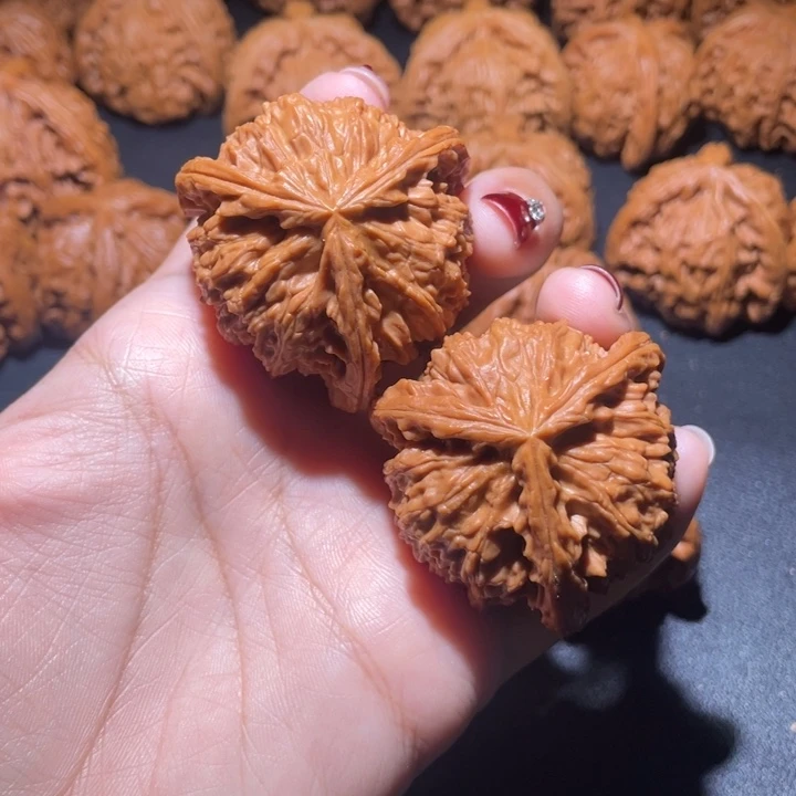 守***）吊坠文玩核桃白狮子