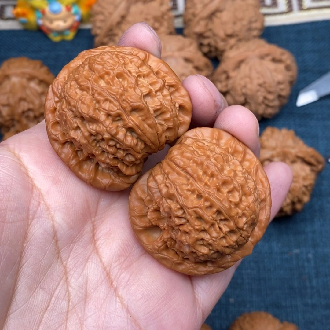 文玩核桃把件夏****几40老树血麒麟全品