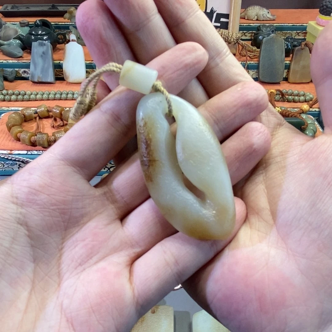 和田玉颈饰未镶嵌笑**开