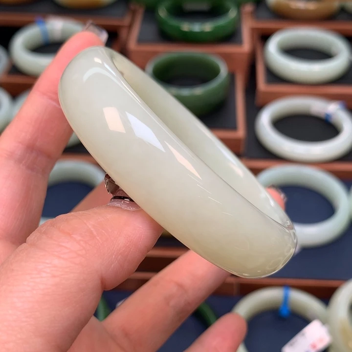 和田玉手镯60圈口未镶嵌