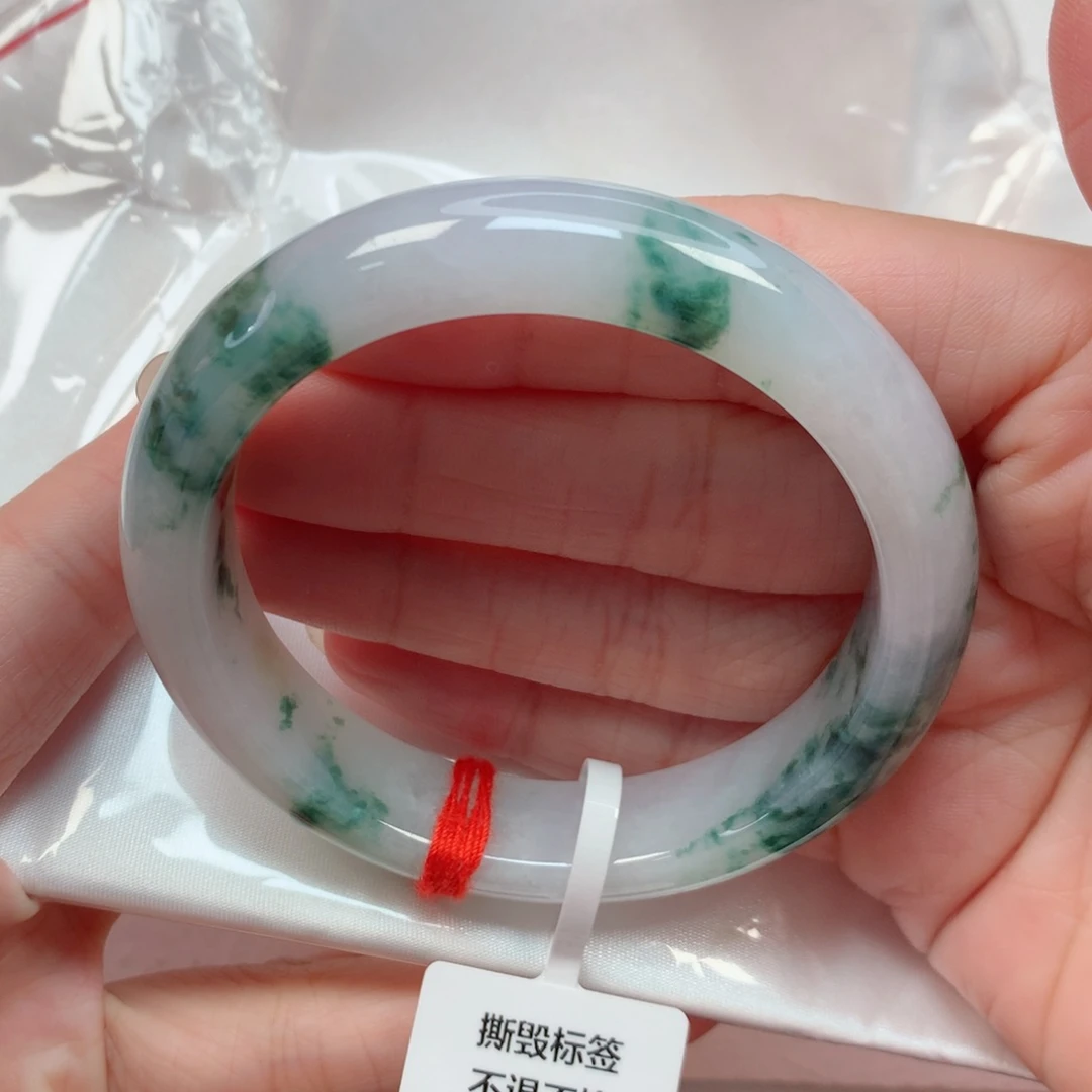 翡翠手镯未镶嵌55圈