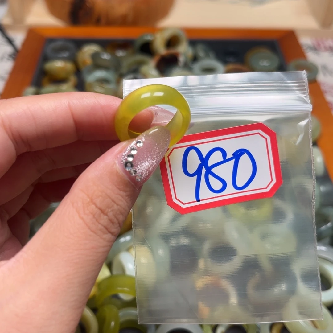 芋***头蛇纹石玉未镶嵌珠宝奇石