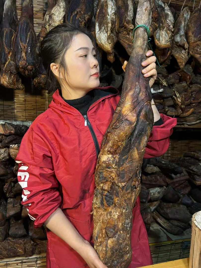 《腊猪蹄》农家柴火烟熏腊肉