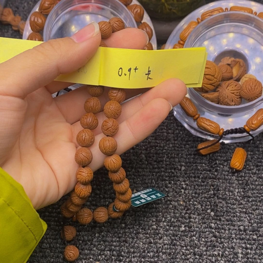秦岭山脉龙纹桃核。28