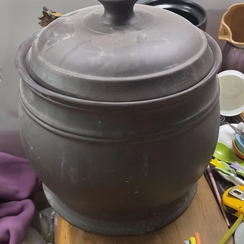 微瑕，不能明火，口径28高25变形，20斤米缸