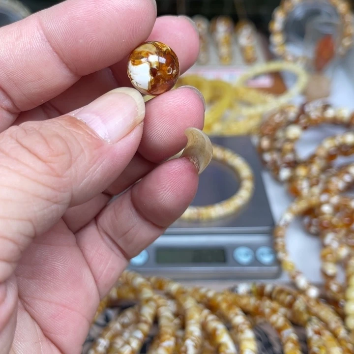 琥珀未镶嵌裸石97号