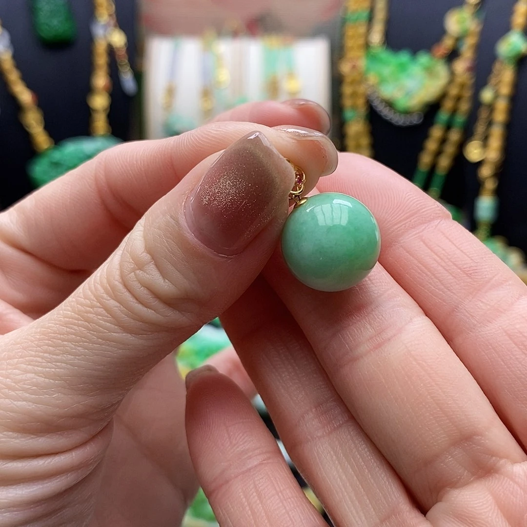 翡翠颈饰未镶嵌天然