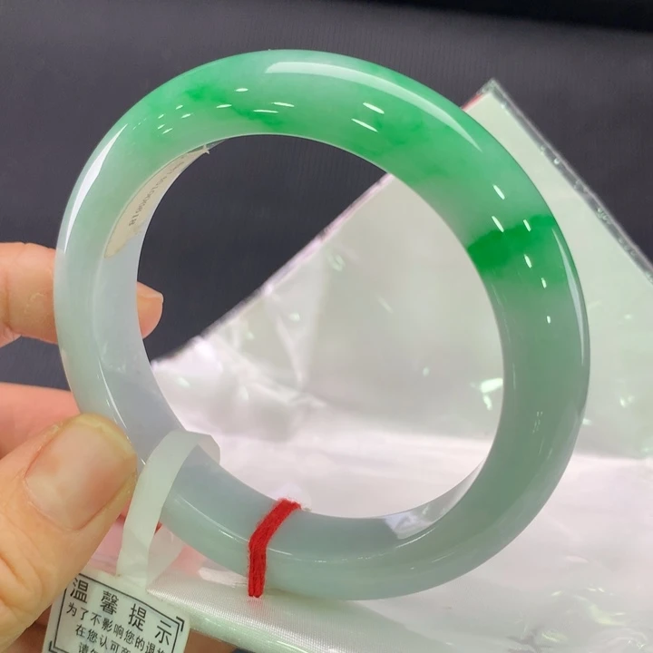 翡翠未镶嵌手镯正圈57