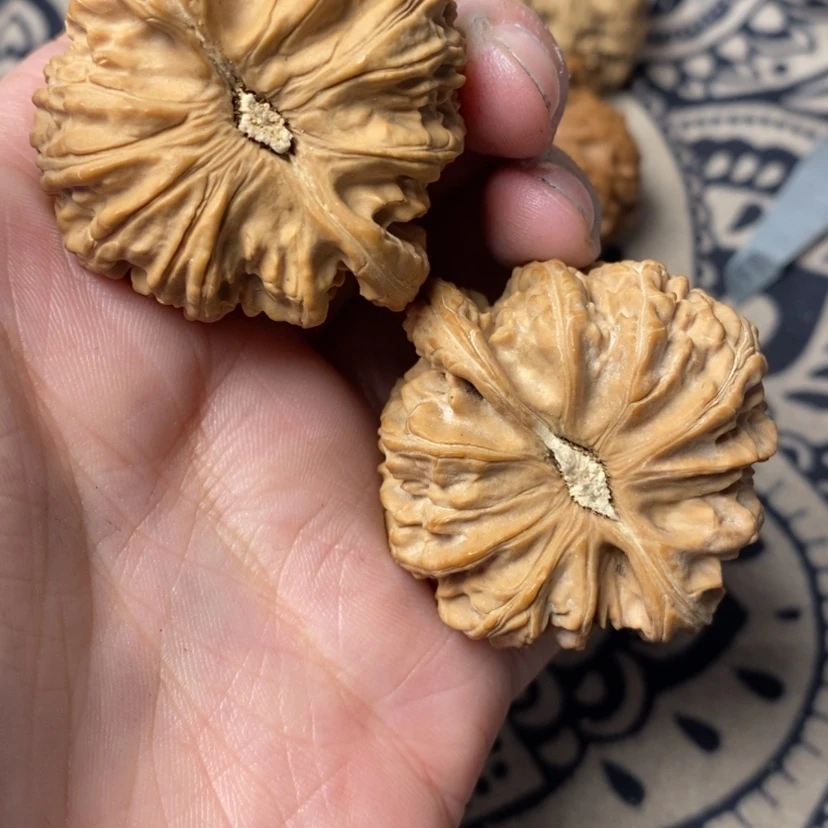 【闪购商品】文玩核桃吊坠T****。静静