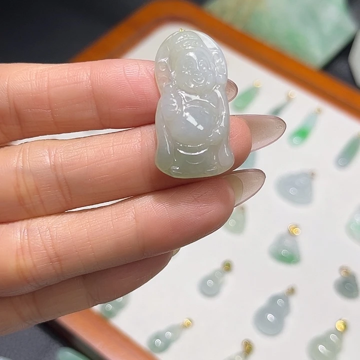 翡翠未镶嵌颈饰财神爷