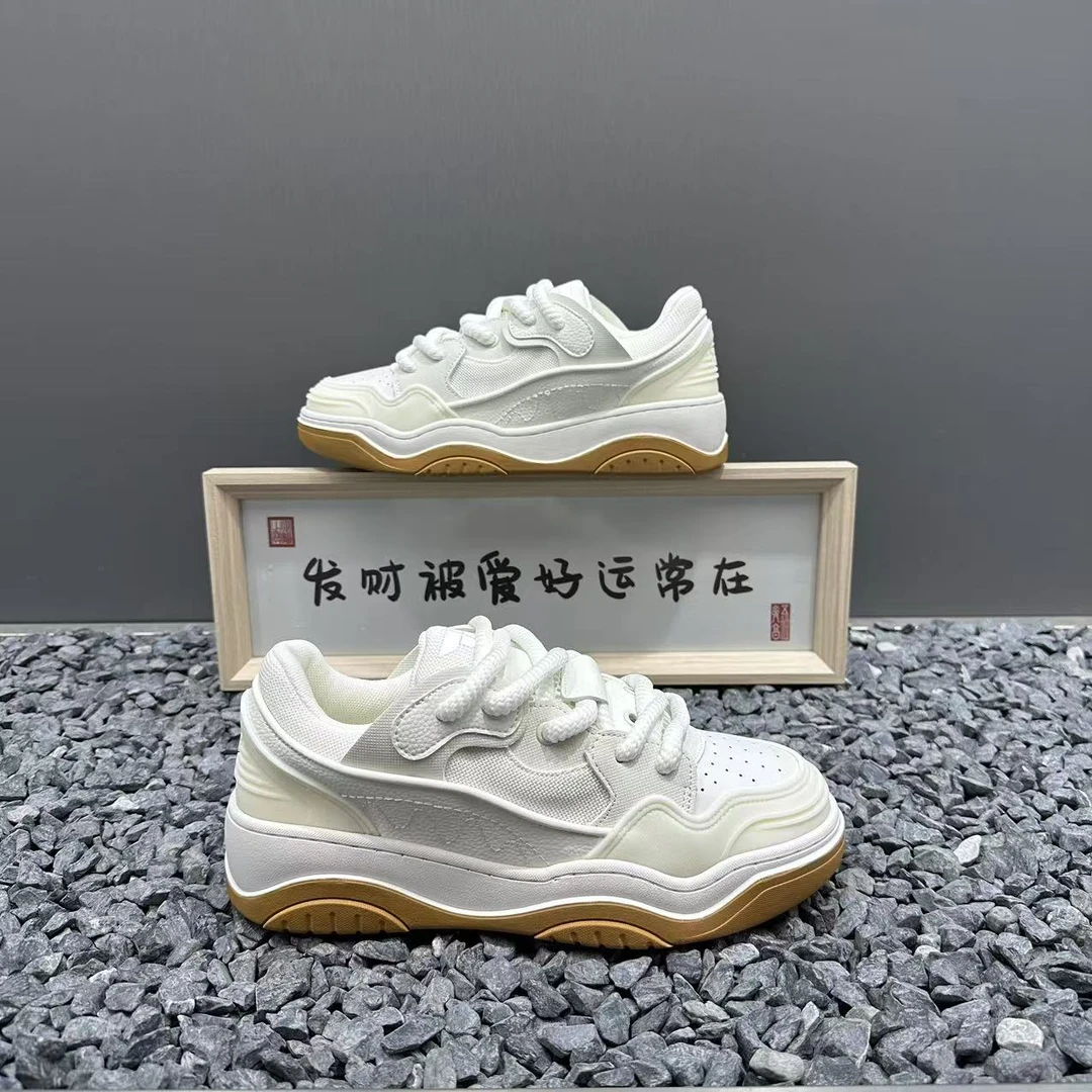 男款2025新款小白鞋时尚百搭休闲鞋低帮透气皮面板鞋软底轻便男鞋