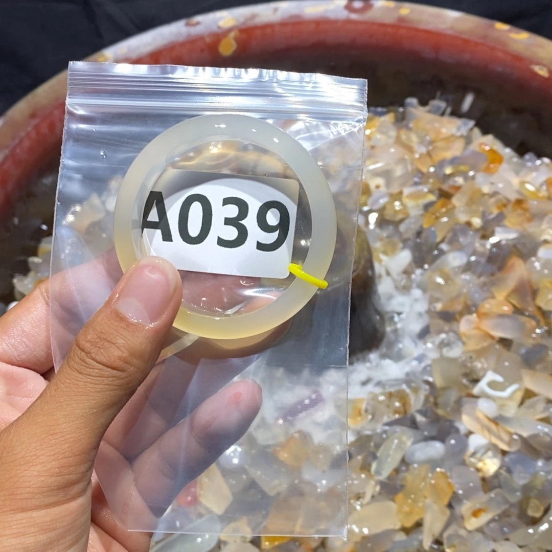 9***和玛瑙/玉髓未镶嵌手镯