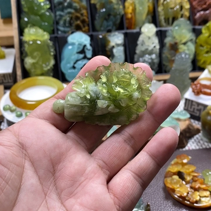 蛇纹石玉未镶嵌颈饰