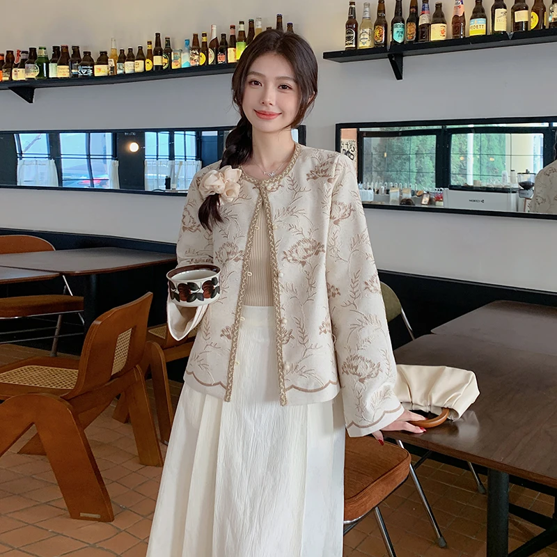 新中式国风气质短款外套女2025春秋新款轻奢重工刺绣精致漂亮上衣