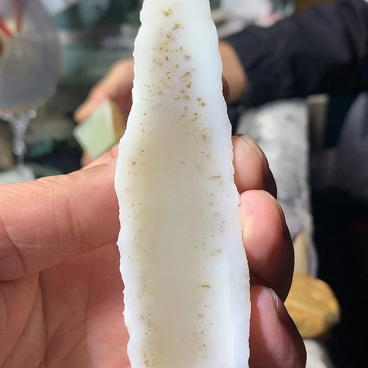 颈饰未镶嵌和田玉（糖玉）